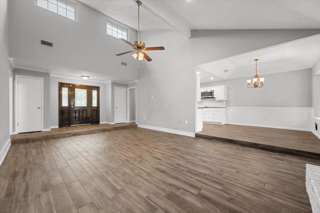 213 Meadowhill Drive, Benbrook, TX 76126