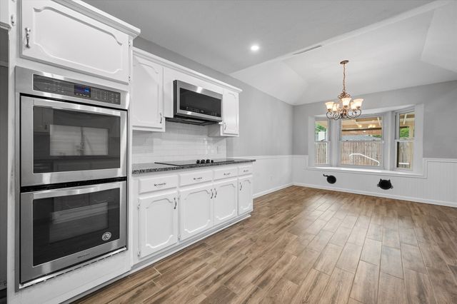 213 Meadowhill Drive, Benbrook, TX 76126