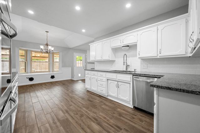 213 Meadowhill Drive, Benbrook, TX 76126