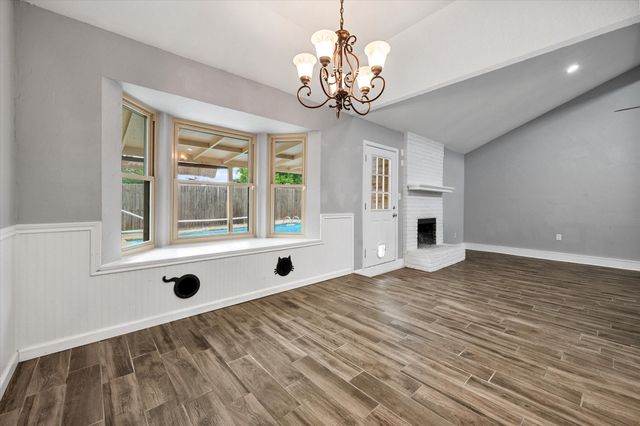 213 Meadowhill Drive, Benbrook, TX 76126