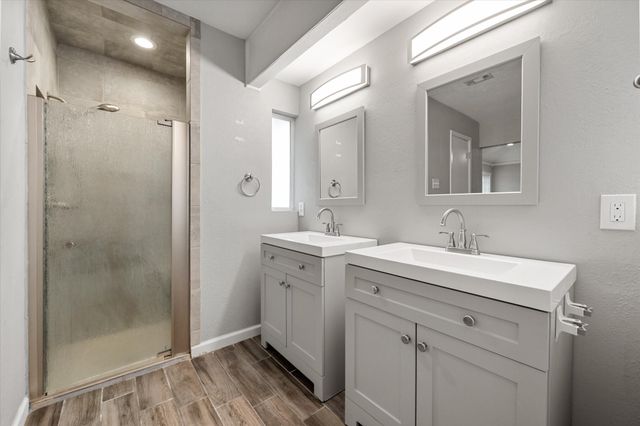 213 Meadowhill Drive, Benbrook, TX 76126