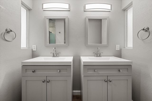 213 Meadowhill Drive, Benbrook, TX 76126