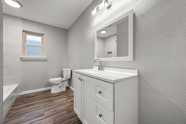 213 Meadowhill Drive, Benbrook, TX 76126