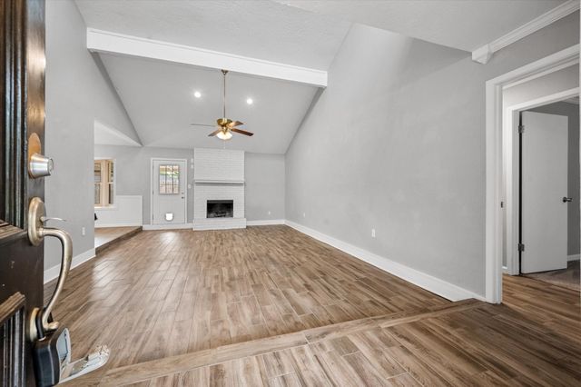 213 Meadowhill Drive, Benbrook, TX 76126