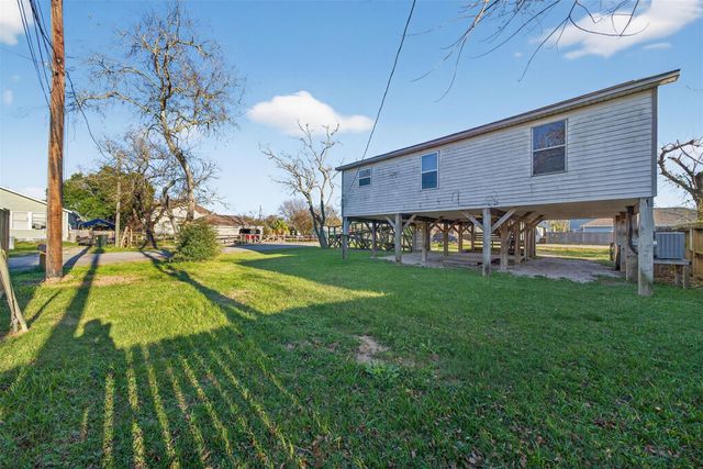 506 Oklahoma Avenue, Bacliff, TX 77518