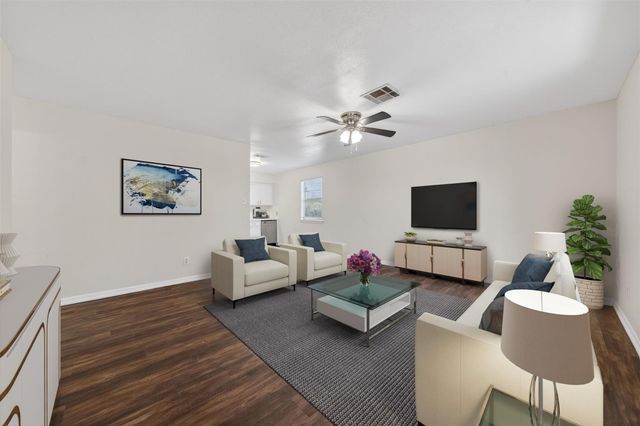 506 Oklahoma Avenue, Bacliff, TX 77518