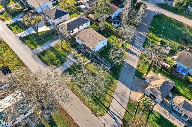 506 Oklahoma Avenue, Bacliff, TX 77518