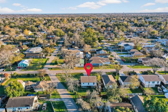 506 Oklahoma Avenue, Bacliff, TX 77518