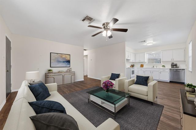 506 Oklahoma Avenue, Bacliff, TX 77518