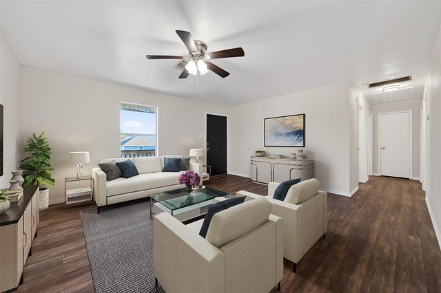 506 Oklahoma Avenue, Bacliff, TX 77518