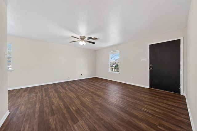 506 Oklahoma Avenue, Bacliff, TX 77518