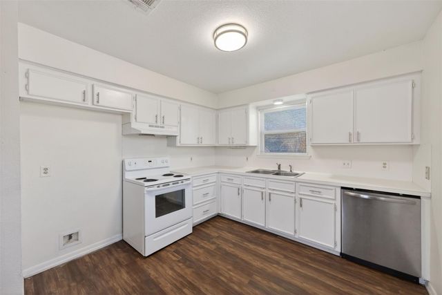 506 Oklahoma Avenue, Bacliff, TX 77518