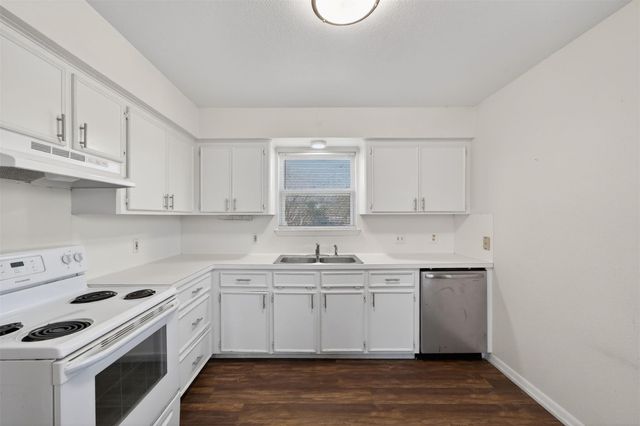 506 Oklahoma Avenue, Bacliff, TX 77518