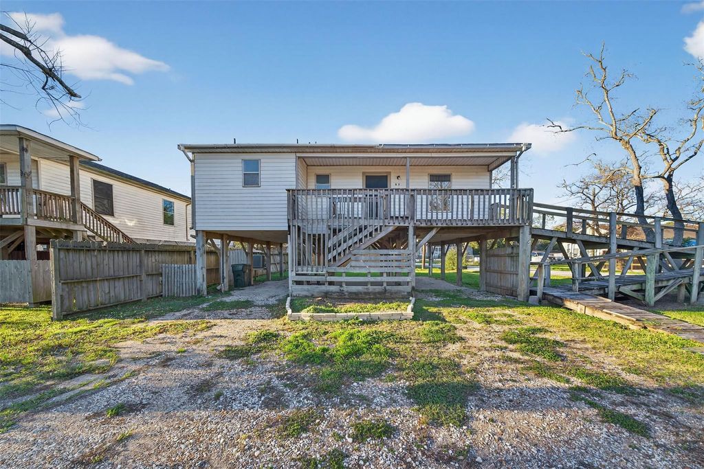 506 Oklahoma Avenue, Bacliff, TX 77518