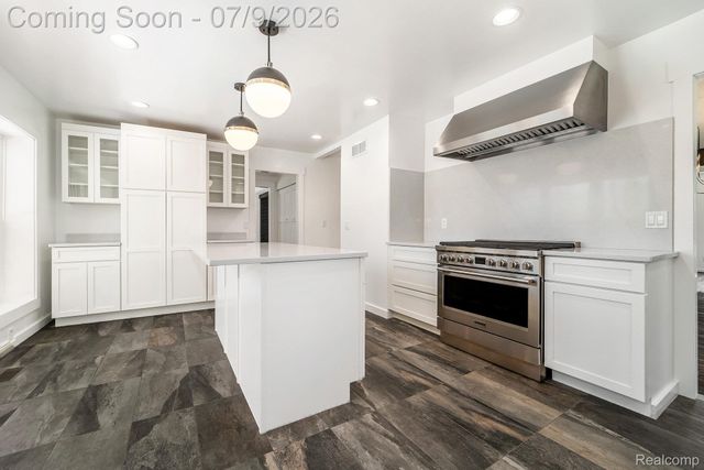 26914 Pebblestone Street, Southfield, MI 48034