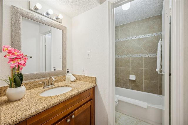 2750 Holly Hall Street 1516, Houston, TX 77054