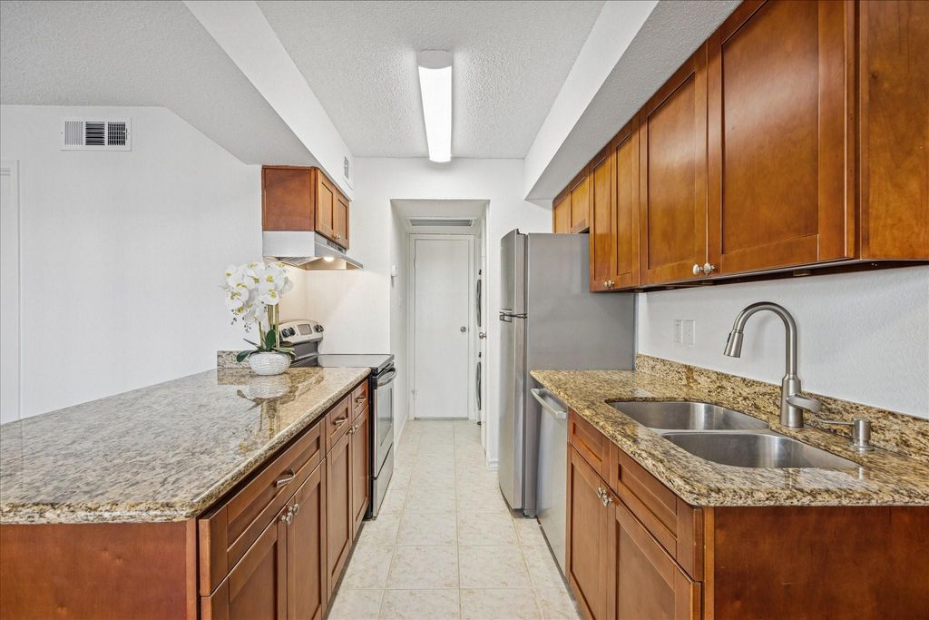 2750 Holly Hall Street 1516, Houston, TX 77054