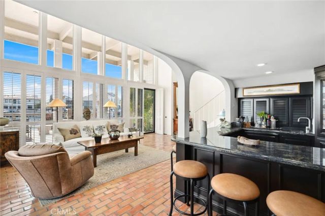 16445 Wimbledon Lane, Huntington Beach, CA 92649