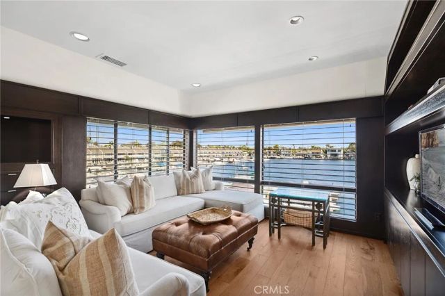 16445 Wimbledon Lane, Huntington Beach, CA 92649