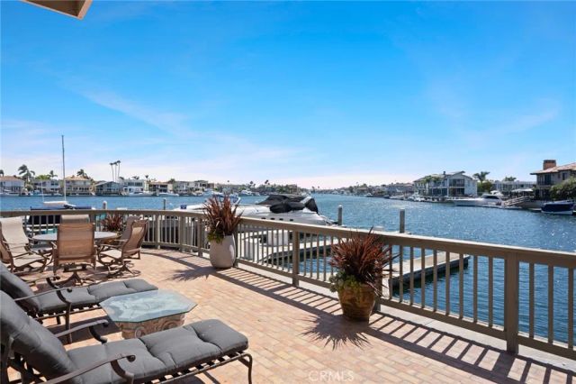 16445 Wimbledon Lane, Huntington Beach, CA 92649