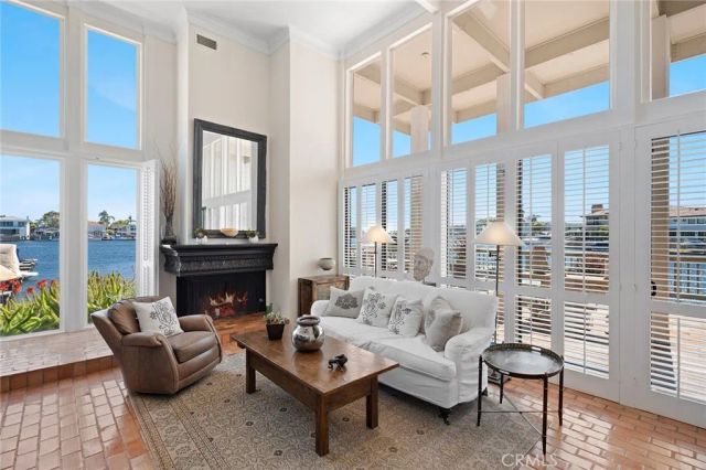 16445 Wimbledon Lane, Huntington Beach, CA 92649