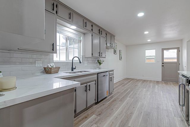 5729 N Bond Street, Fresno, CA 93710