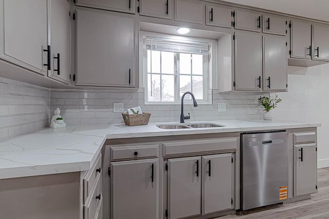 5729 N Bond Street, Fresno, CA 93710