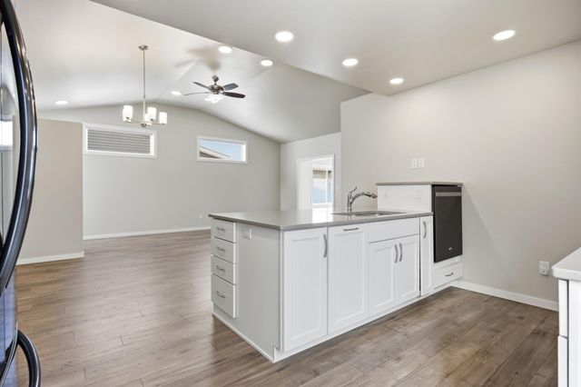 412 38th Avenue E, West Fargo, ND 58078