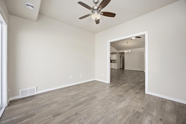 412 38th Avenue E, West Fargo, ND 58078