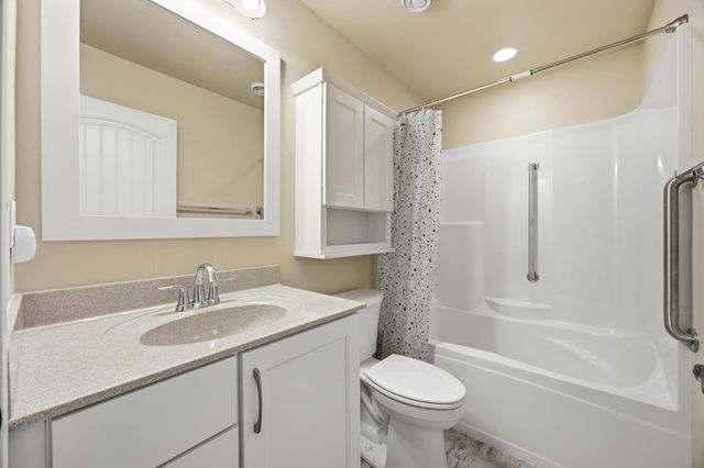 412 38th Avenue E, West Fargo, ND 58078