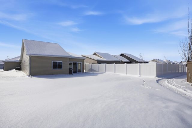 412 38th Avenue E, West Fargo, ND 58078