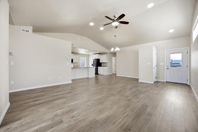 412 38th Avenue E, West Fargo, ND 58078