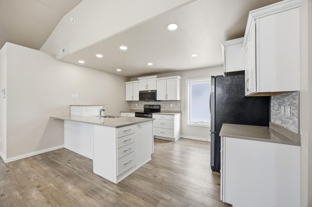 412 38th Avenue E, West Fargo, ND 58078