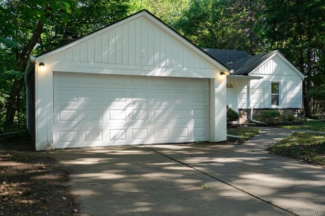 24300 Simmons Avenue, Southfield, MI 48033