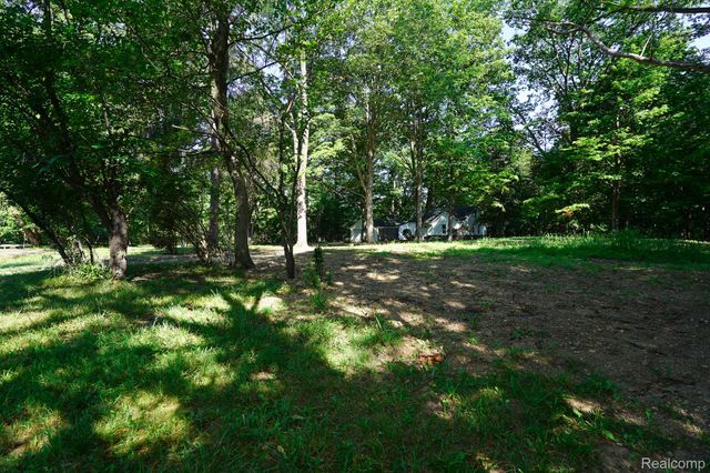 24300 Simmons Avenue, Southfield, MI 48033