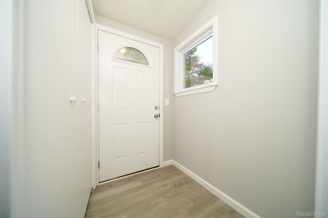 24300 Simmons Avenue, Southfield, MI 48033