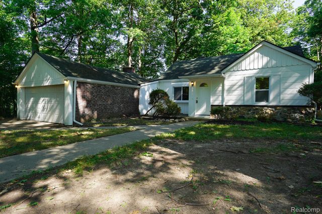 24300 Simmons Avenue, Southfield, MI 48033