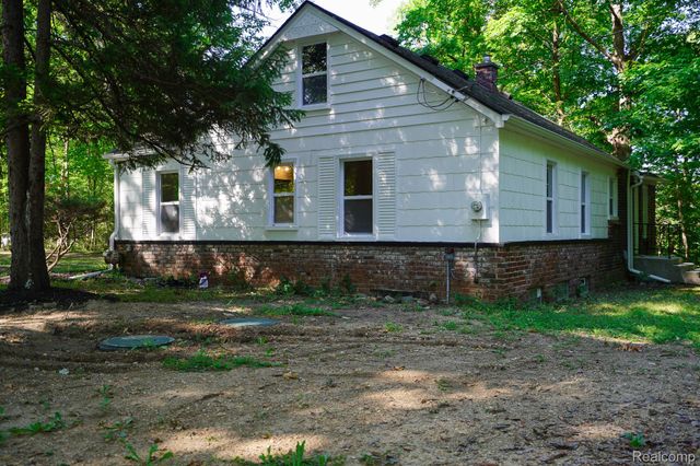 24300 Simmons Avenue, Southfield, MI 48033