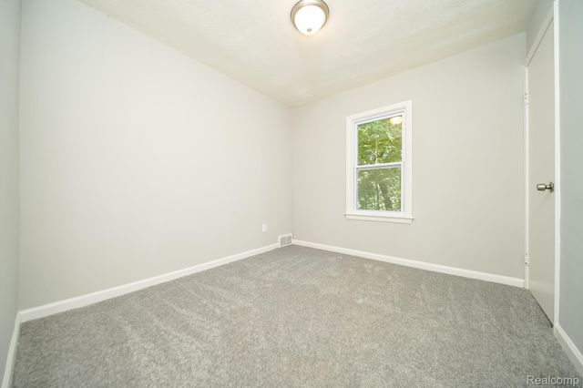 24300 Simmons Avenue, Southfield, MI 48033