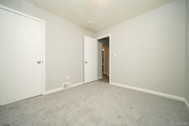 24300 Simmons Avenue, Southfield, MI 48033