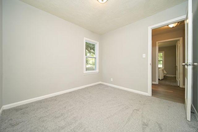 24300 Simmons Avenue, Southfield, MI 48033