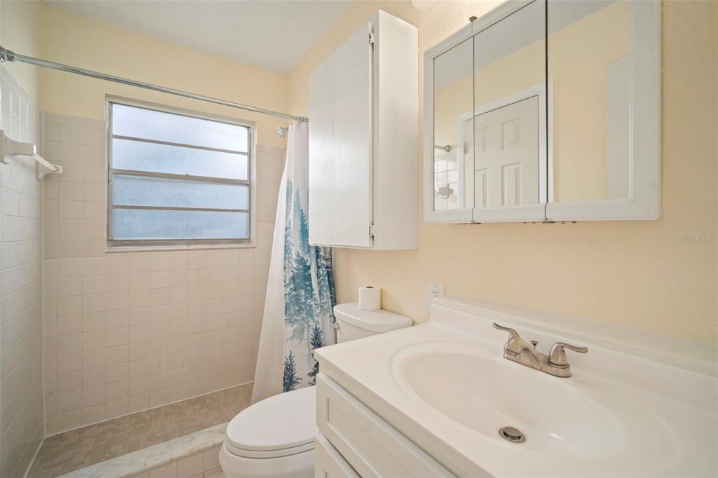 Image 19 of property listing at 6313 FLAMINGO DRIVE, Apollo Beach, FL 33572