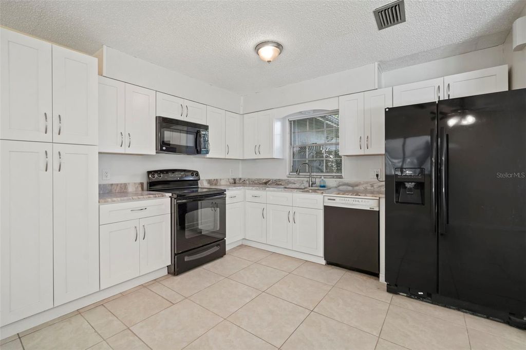 Image 9 of property listing at 6313 FLAMINGO DRIVE, Apollo Beach, FL 33572