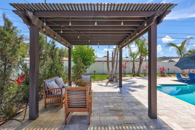 3890 BENSON AVENUE N, St Petersburg, FL 33713