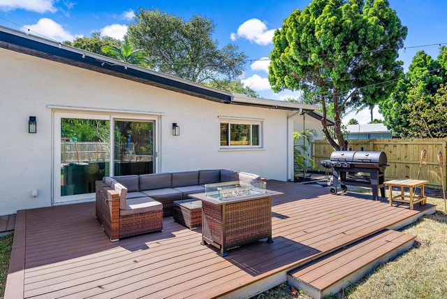 805 E Madison Avenue, Stuart, FL 34996