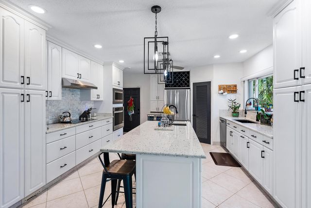 805 E Madison Avenue, Stuart, FL 34996