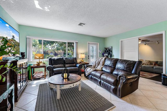 805 E Madison Avenue, Stuart, FL 34996