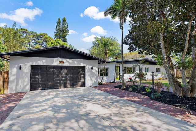 805 E Madison Avenue, Stuart, FL 34996