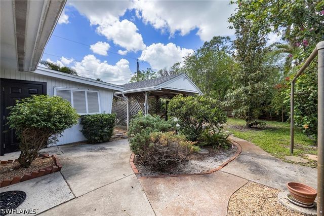 2261 11th ST N, Naples, FL 34103