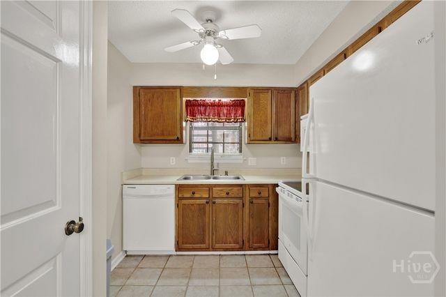 25 Colony Park Drive, Savannah, GA 31406